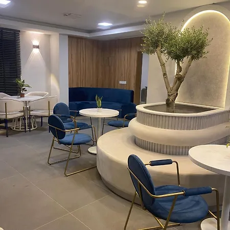 מלון דירות Rosella Royal - روزيلا رويال *